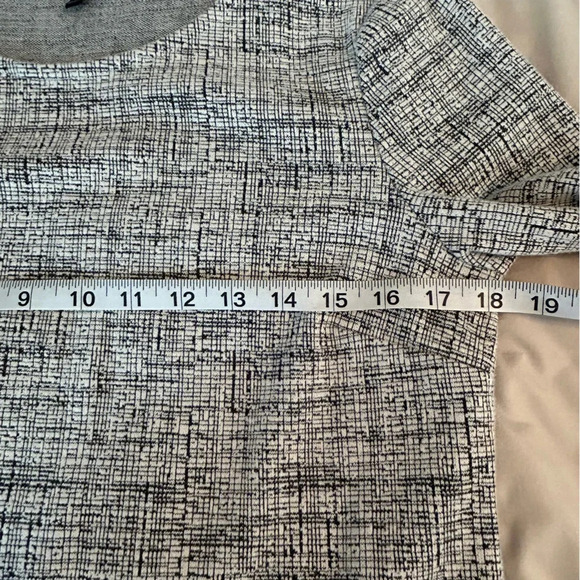 Talbots Womens Med Petite 3/4 Bell Sleeve Black White Geometric Print Blouse Top - Picture 6 of 7